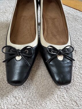 Aerosols Black and Cream Women's Ballet Flats with Bow